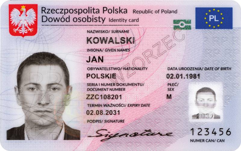 Wzór dowodu osobistego zawierający dane personalne (imię, nazwisko, płeć, datę urodzenia, obywatelstwo), serię i numer dowodu, termin ważności i podpis właściciela. Pzrykładowy dowód należy do Jana Kowalskiego, którego wizerunek przedstawia mężczyznę w średnim wieku o krótkich, ciemnych włosach.